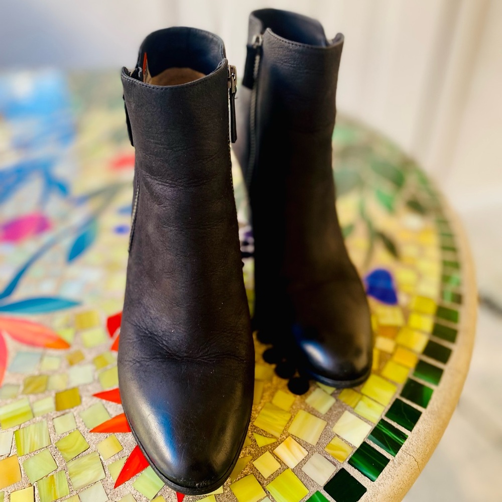 Michael Kors Elegant Black Leather Ankle Boots